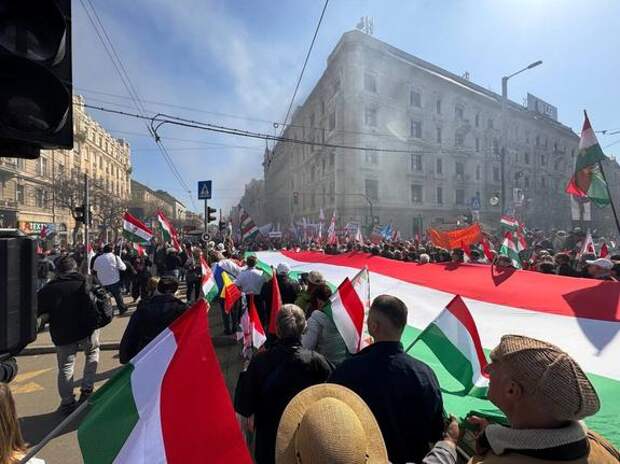 Венгры 12-ым Маршем мира поставили «шах и мат» украинско-западному вмешательству в предстоящие выборы