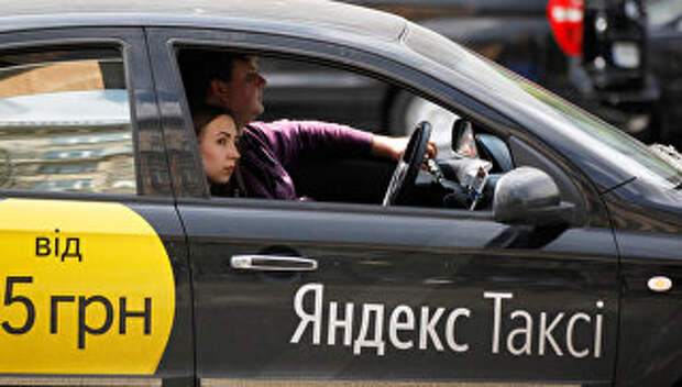 Автомобиль службы Yandex-такси в Киеве. Архивное фото