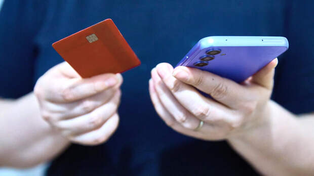 Юрист перечислил порядок действий при блокировке карты или счета