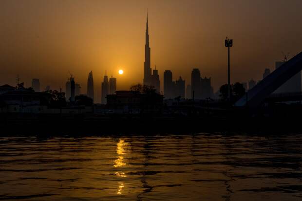 Застрявшим в Дубае российским туристам оказали помощь