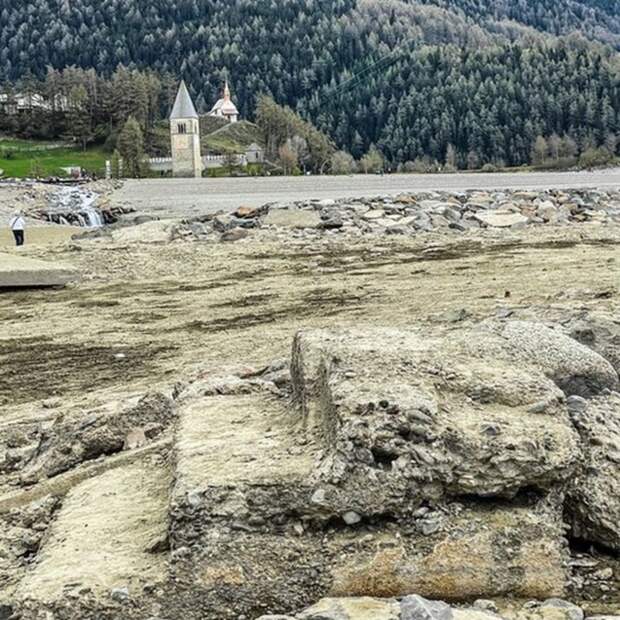 В Италии из-под воды вышла затопленная более 70 лет назад деревня Археология, Затерянный город, Италия, Руины, Длиннопост