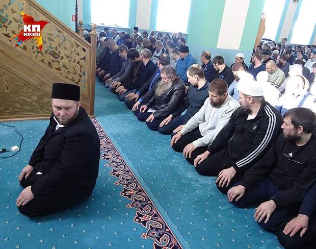 Во время молитвы в мечети Белохзерья. Фото: Алексей ОВЧИННИКОВ