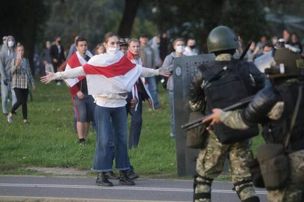 Да плевать им и на них, и на Белоруссию. И на Россию плевать.