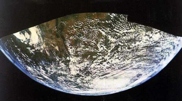 Самые первые в истории фото и видео из космоса