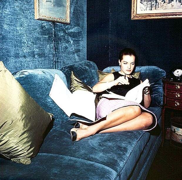 Роми Шнайдер на улице Камбон, квартира Коко Шанель в Париже, 1960 год. Фотографии со съёмок, актеры, кинематограф, режиссеры