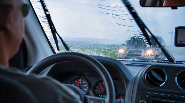 Как не получить штраф, управляя автомобилем во время дождя