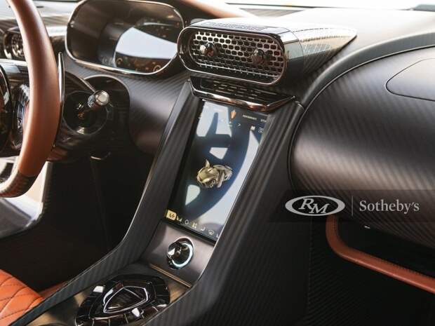 Редкий Koenigsegg Regera 2019 года с крутыми опциями отправляется на аукцион