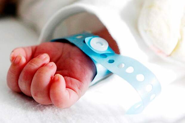 52% россиян поддержали идею ДНК-теста на отцовство в роддоме