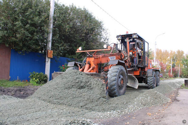 Ремонт дороги в поселке Казенная Заимка / Фото: barnaul.org