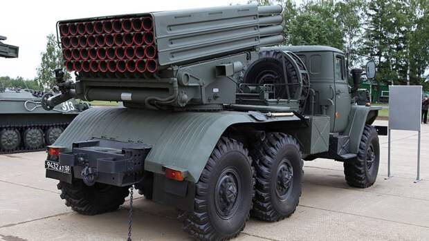 Артиллеристы продемонстрировали, как ведется стрельба из РСЗО «Торнадо-Г» в Саратове