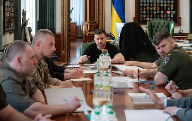 Зеленский утверждает, что численность группировки ВС РФ «на Украине» достигла 695 тысяч человек