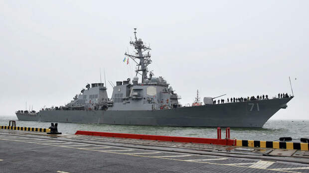Американский эсминец направился в Черное море для учений Sea Breeze 