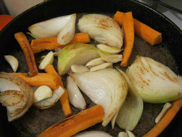 Обжариваем овощи чесноком
