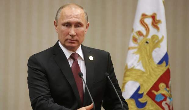 Момент вручения Путину свитера от перуанки попал на видео