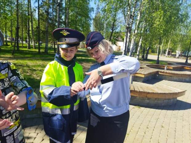 В Центральном парке культуры и отдыха в Новоуральске состоялся конкурс «БЕЗОПАСНОСТЬ» с участием школьных лагерей