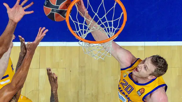 «Химки» потерпели пятое поражение подряд в баскетбольной Евролиге