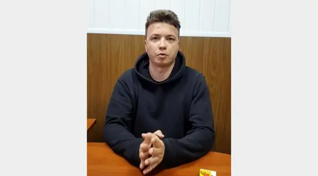 Журналист из «Азова» и аполитичный человек: что известно о Романе Протасевиче и Софье Сапеге