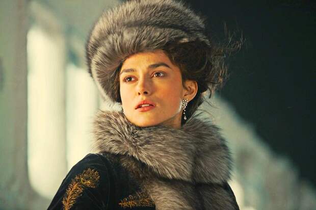 Кира Найтли (Keira Knightley) в роли Анны Карениной (2012). | Фото: filmblog.damaris.org. Кира Найтли (Keira Knightley) в роли Анны Карениной (2012). | Фото: filmblog.damaris.org.