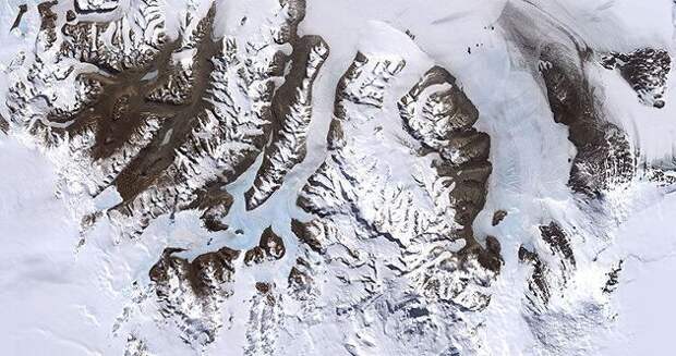 Сухие Долины Мак-Мердо, Антарктида. Изображение: Robert Simmon/NASA via