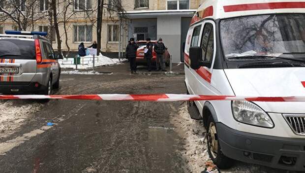 Сотрудники полиции и скорой помощи в Москве. Архивное фото Сотрудники полиции и скорой помощи в Москве. Архивное фото