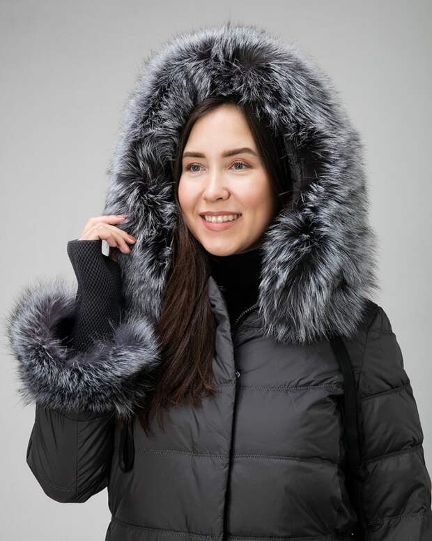 Выбирая новую одежду, важно обращать внимание не только на качество и красоту, но и на актуальность моделей. Дело в том, что вещи, которые давно вышли из моды и устарели, способны добавить возраст.-2