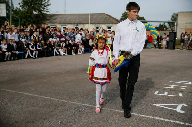 Школьникам на Украине предстоит узнать, что украинской нации, по мнению Киева, уже 140 тысяч лет. Фото: Reuters