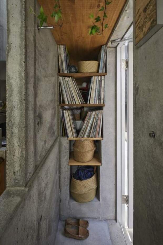 Каждый сантиметр внутреннего пространства мини-апартаментов задействованы по полной («Love2House», Токио). | Фото: archidea.com.ua/ © Koji Fujii Nacasa & Partners Inc.