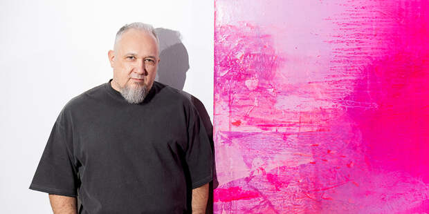 «Я не стремлюсь к резонансу с контекстом современности — я просто не могу его избежать»: интервью с художником Андреем Волковым