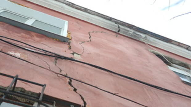 Аварийный дом в Барнауле / Фото: amic.ru