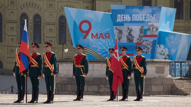 Военный потерял сапог по время парада Победы на Красной площади