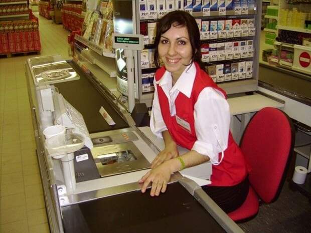 Симпатичные продавщицы