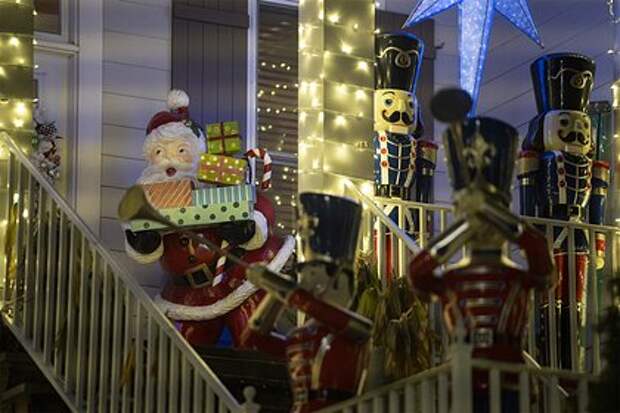 Россиянка описала Рождество в США словами «художественное безумие на участках»