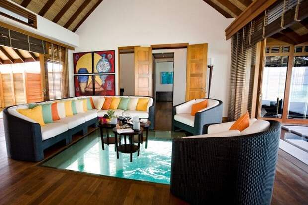 Стеклянный пол в отеле LUX* Maldives Стеклянный пол в отеле LUX* Maldives