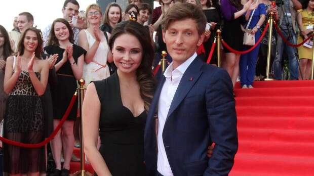 Ляйсан Утяшева назвала Павла Волю самым красивым мужчиной в мире: видео Super