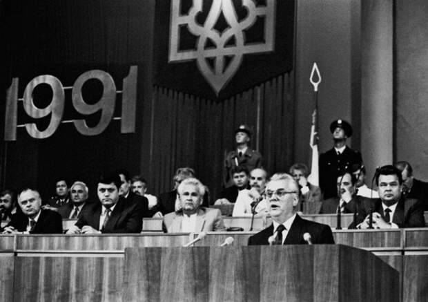 Украина после СССР: цветущая подпиленная яблоня Украина после СССР: цветущая подпиленная яблоня