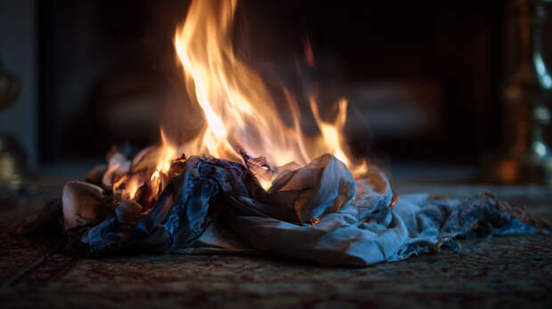 Изуродовал на всю жизнь: пьяный мужчина бросил в лицо ребенку горящую тряпку