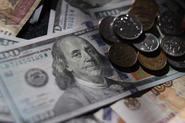 Аналитик Бабин: Курс доллара снизится до 88-90 рублей