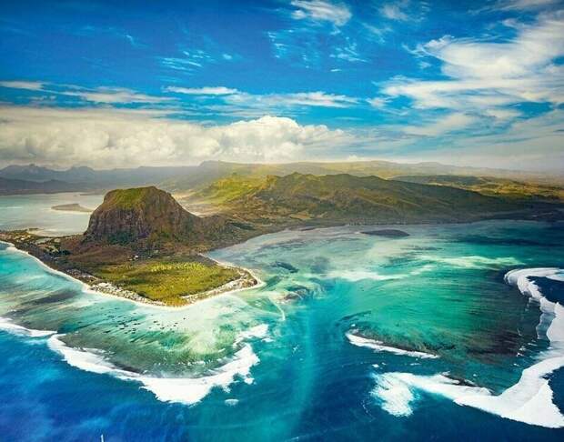 Подводный водопад Маврикия дух захватывает, красиво, красота, необыкновенные места, необычно, путешествия, чудеса света, это надо видеть
