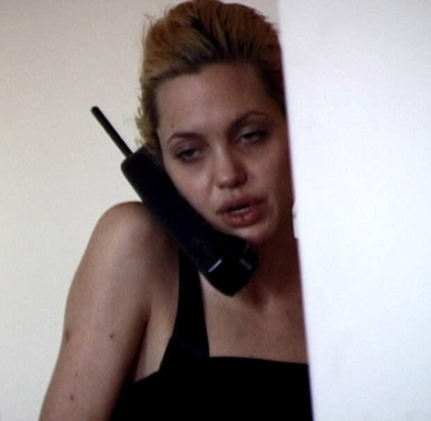 Молодая Анджелина Джоли в 16-минутном ролике, снятом осужденным наркоторговцем Джоном Мейером в 1999 году, мало похожа на себя образца 2014 года 