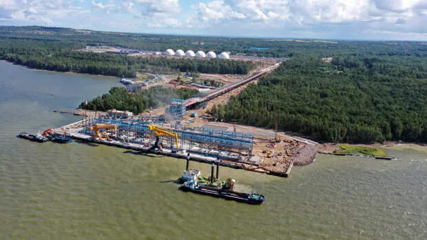 «Короткая передышка»: о чем говорит снятие американских санкций с российской нефти