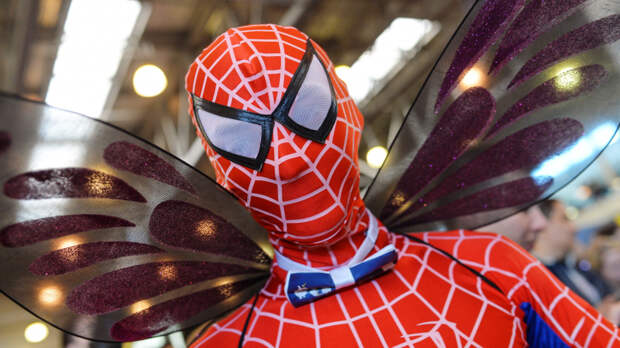 «Человек-паук» с акции у суда по делу Долиной покинул изолятор