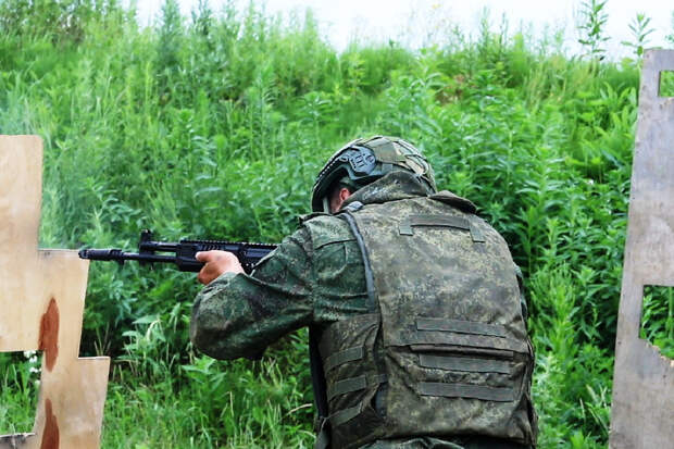 Военнослужащие ВВО на Сахалине совершенствуют навыки  стрельбы из стрелкового оружия