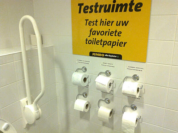 Туалет в датском супермаркете, где можно протестировать туалетную бумагу, которая есть в продаже нестандартно, оригинально, проблемы, решения