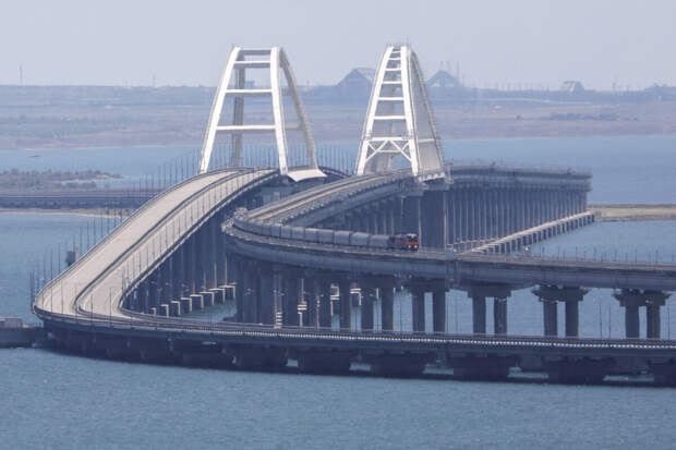 Крымский мост временно перекрыли для движения автомобилей