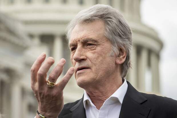 Бывший президент Украины обратился к Орбану со словами «остановись»