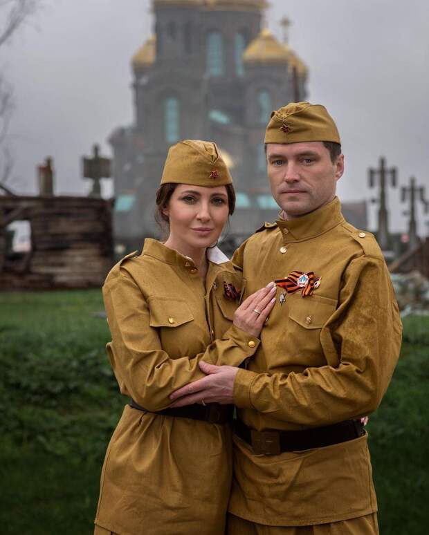Это неуместно! Поклонники осудили Анастасию Макееву за фотосессию в военной форме