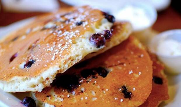 В кофеварке можно приготовить блины.