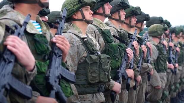 Бойцы Восточного военного округа освободили захваченное здание на учениях под Хабаровском
