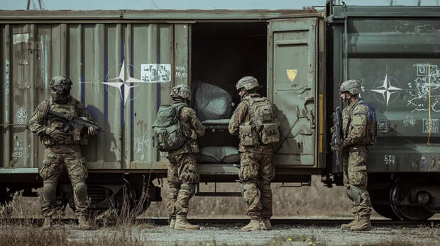 Эксперт Климов: НАТО стягивает ударную технику к западным границам России