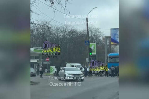 Жители Одессы перекрыли дорогу из-за отключения света на целую неделю